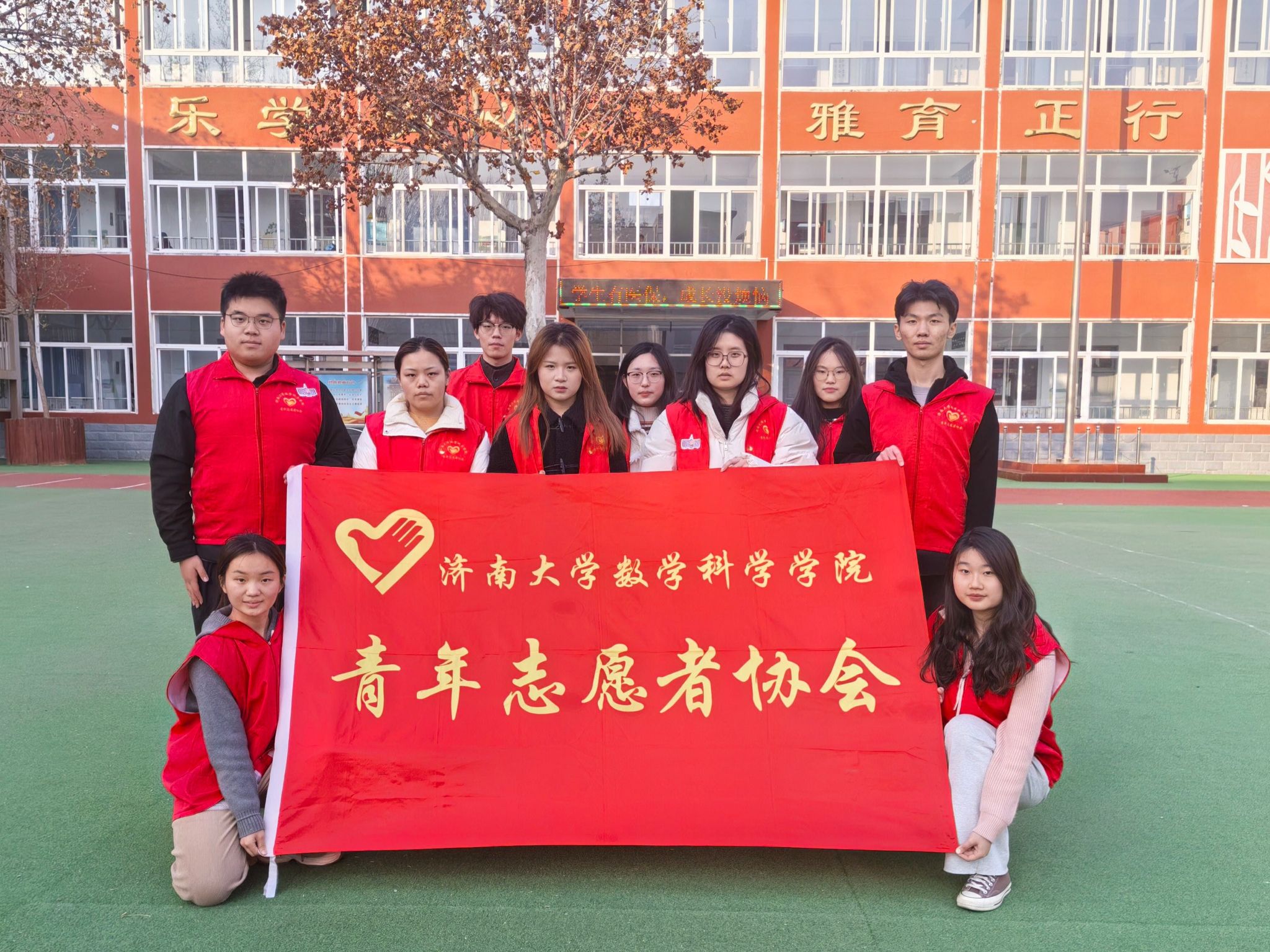 百万大学生进社区｜英国365集团官网青年志愿者协会走进德贤社区开展垃圾分类科普课堂